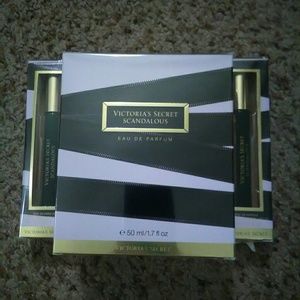 Victoria secret scandalous parfum and 2 rollers